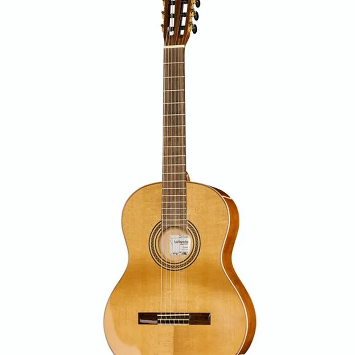 Test completo de La Mancha Cereza, guitarra acústica natural
