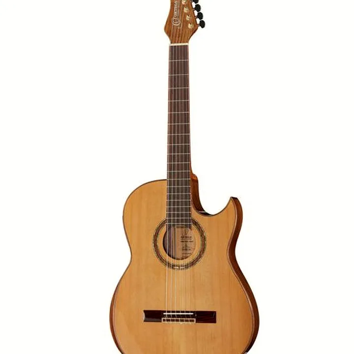 Test completo de la Ortega Flametal-Two: guitarra clásica eléctrica