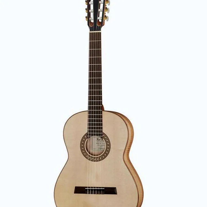 Test completo Höfner HGL10 guitarra clásica con madera sólida
