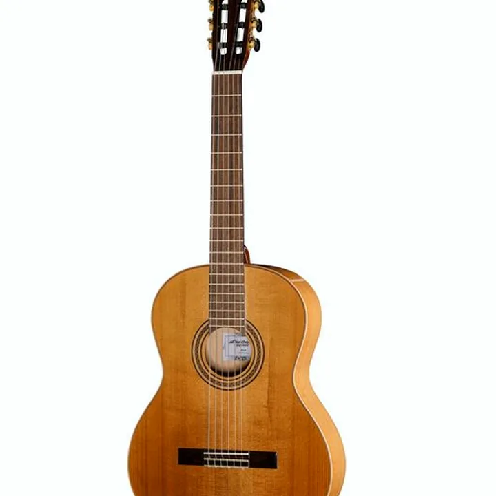 Test completo La Mancha Arce: guitarra clásica natural 2023