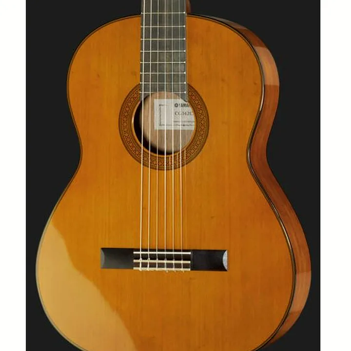 Yamaha CG142C