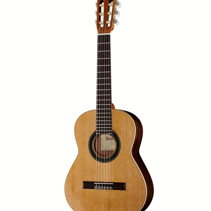 Test y opinión Alhambra 1C HT 1/2: guitarra clásica pequeña y precisa